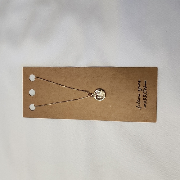 Arrow Necklace - Picture 1 of 3